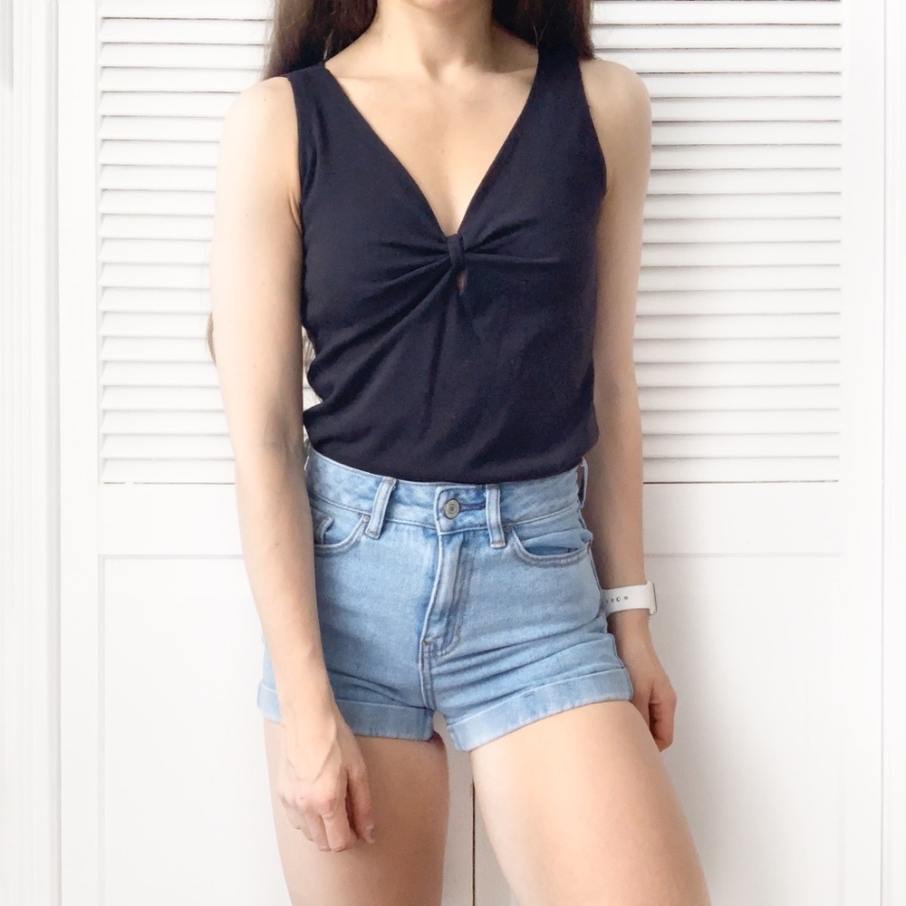 Equestrian Black Knot V-Neck Tank Top NWT